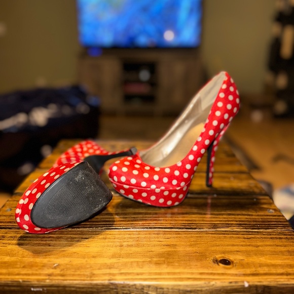 Red polkadot heels - Picture 3 of 4